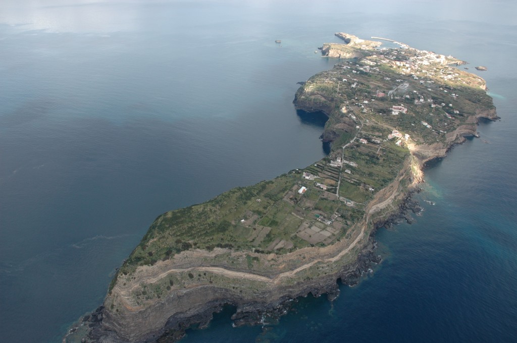 ventotene-veduta-aerea