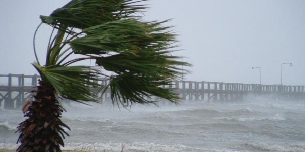 #WEBCAM Golfo di Gaeta: Condizioni meteo avverse con vento forte e mareggiate