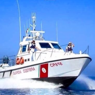Gaeta: imbarcava acqua nella “Grotta del Turco”-Salvato dalla Guardia Costiera