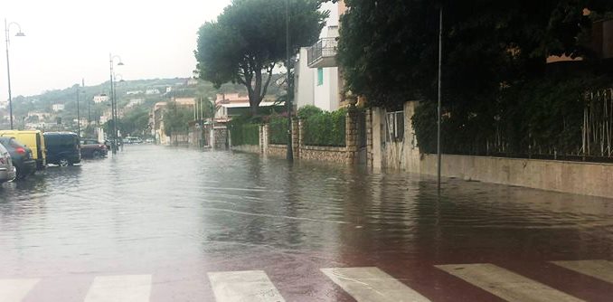 Gaeta: Pioggia battente e nuovi allagamenti a Via Marina di Serapo