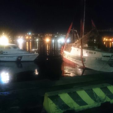 *FOTO* Recupetato il relitto del motopesca Rosinella affondato il 19 aprile