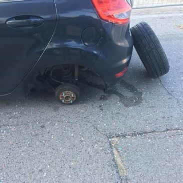 Gaeta: si stacca una ruota e colpisce le auto in sosta a Serapo