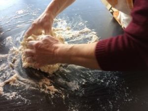 La Signora Maria insegna l'impasto