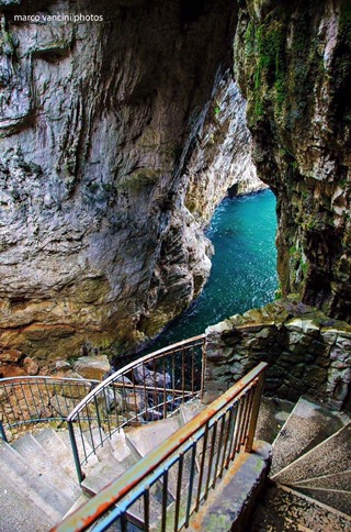 montagna spaccata gaeta grotta del turco.jpg